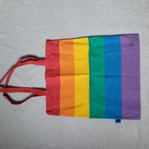 Pride tote bag - Pride tote bag från Tgr (Tiger) Lite smutsig men går nog att tvätta.
