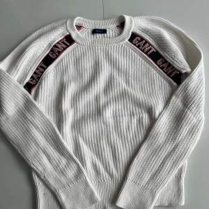 Säljer min gant tröja som är i mycket bra skick. Den är använd 3 gånger och är så snygg! 🌟