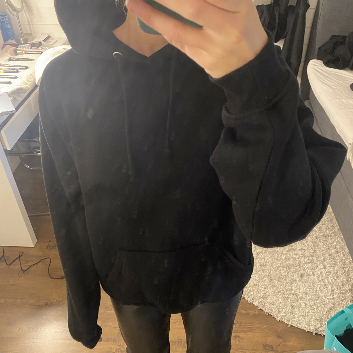 Svart hoodie