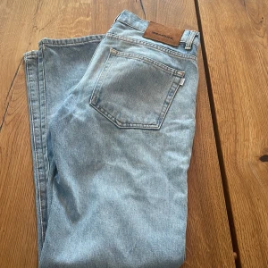 Woodbird  - Blå jeans i fint skick! 