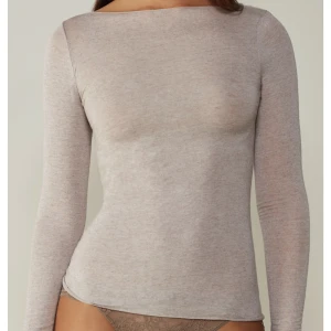 Intimissimi tröja  - Säljer min så fina beiga Intimissimi tröja som inte kommer till använding 🌟nypris 569