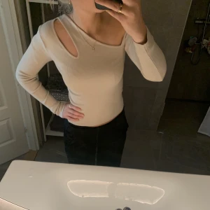 Tröja  - En härlig tröja, som jag inte använder längre. Väldigt bra skick!🥰
