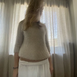 Trekvartsärmad tröja - Budgivning eller köp direkt för 350!!! Superfin trekvartsärmad tröja, köpt på plick men kommer tyvärr inte till någon användning. Strl S men passar även M. Köparen står för frakten🙌💄