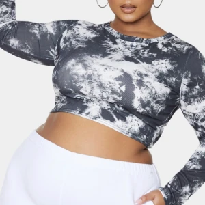 Tie dye Crop top - Fin och bra kvalite, exakt som på bilden. Använt 1 gång🩷lite stretch 