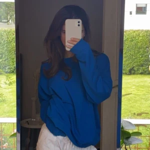 blå sweatshirt  - säljer denna super fina sweatshirten!! den är som ny, finns fler bilder 💞