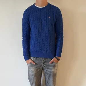 Morris Tröja  - Morris Tröja - Storlek L - varan är i jätte fint skick - modellen är 188cm och 83kg - vid frågor eller funderingar är det bara att skriva!🙌