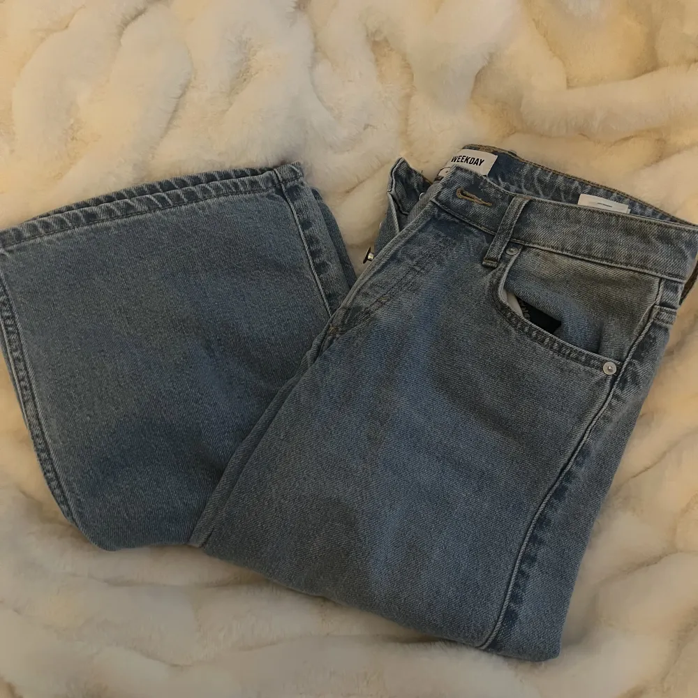 Super fina jeans som tyvärr inte passar på mig, använda 1gång💕. Jeans & Byxor.