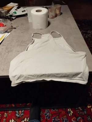 Linne storlek s - Vit linne med tryck på framsidan 