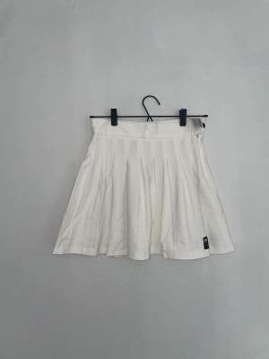 Populär tennis kjol från asos. Använd en gång 