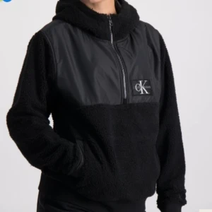 Teddy tröja/jacka - Jäääättefin jacka/tröja men som tyvärr är en aning för liten för mig. Använd ett fåtal gånger💗ordinarie pris 899:-, säljer för 400:-