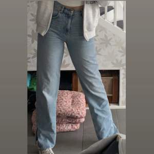 Jättesnygga jeans från Gina Tricot. Dom har tyvärr blivit för små för mig och kommer därför inte till användning. Skriv om du har frågor❤️
