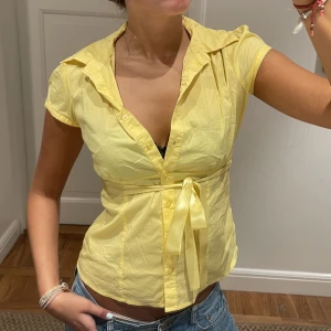 Snygg gul topp - Så snygg gul topp