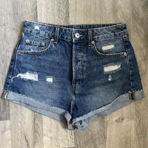 Dessa jeansshorts från H&M har jag använt en gång så de är som nya! 