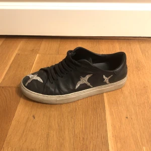 Arigato skor  - Jätte snygga skor ifrån Arigato som är i storlek 39 och är lite stora på mig som har storlek 38💕 