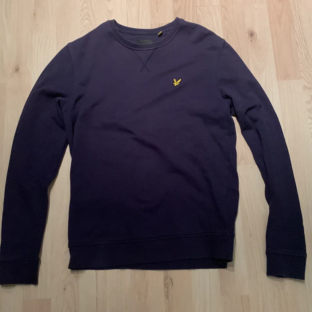 Originalpris drygt 1000 kr. Skick 9/10. Storlek Xs. . Hoodies.