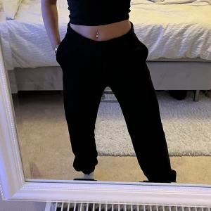 Mjukisbyxor - Snygga mjukisbyxor från Nelly, använda fåtal gånger, bra skick☺️