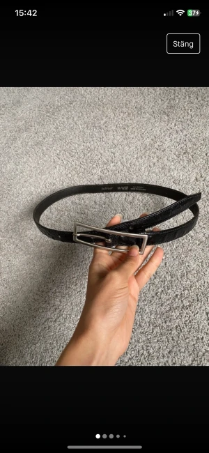 Läderskärp  - Använd några gånger. Äkta läder i 75cm. Funkar som unisex också 