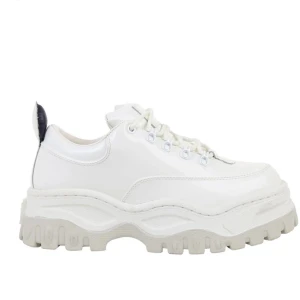 Eytys Angel - Skor från eytys i modellen Angel i storlek 39. Skorna är i bra skick men lite smutsiga vilket är mycket enkelt att ta bort själv. 🌸