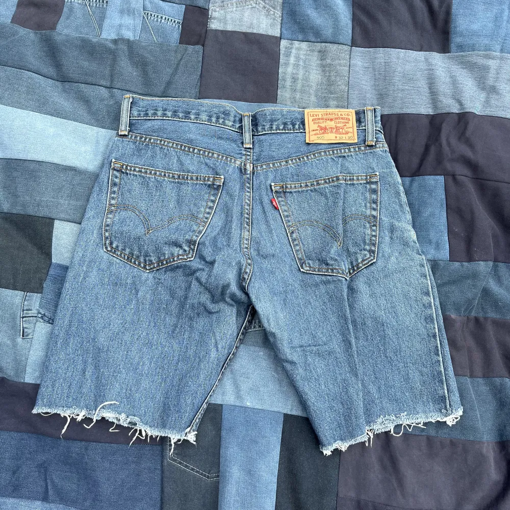 Avklippta gammla Levis jeans:) 505 modellen. Dm vid frågor. Shorts.