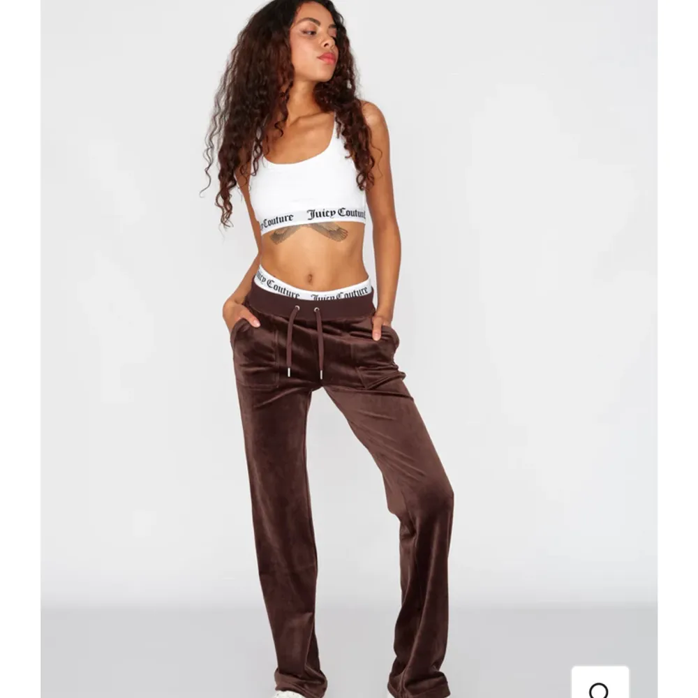 Säljer mina välbehållna bruna byxor pågrund av flytt . Jeans & Byxor.