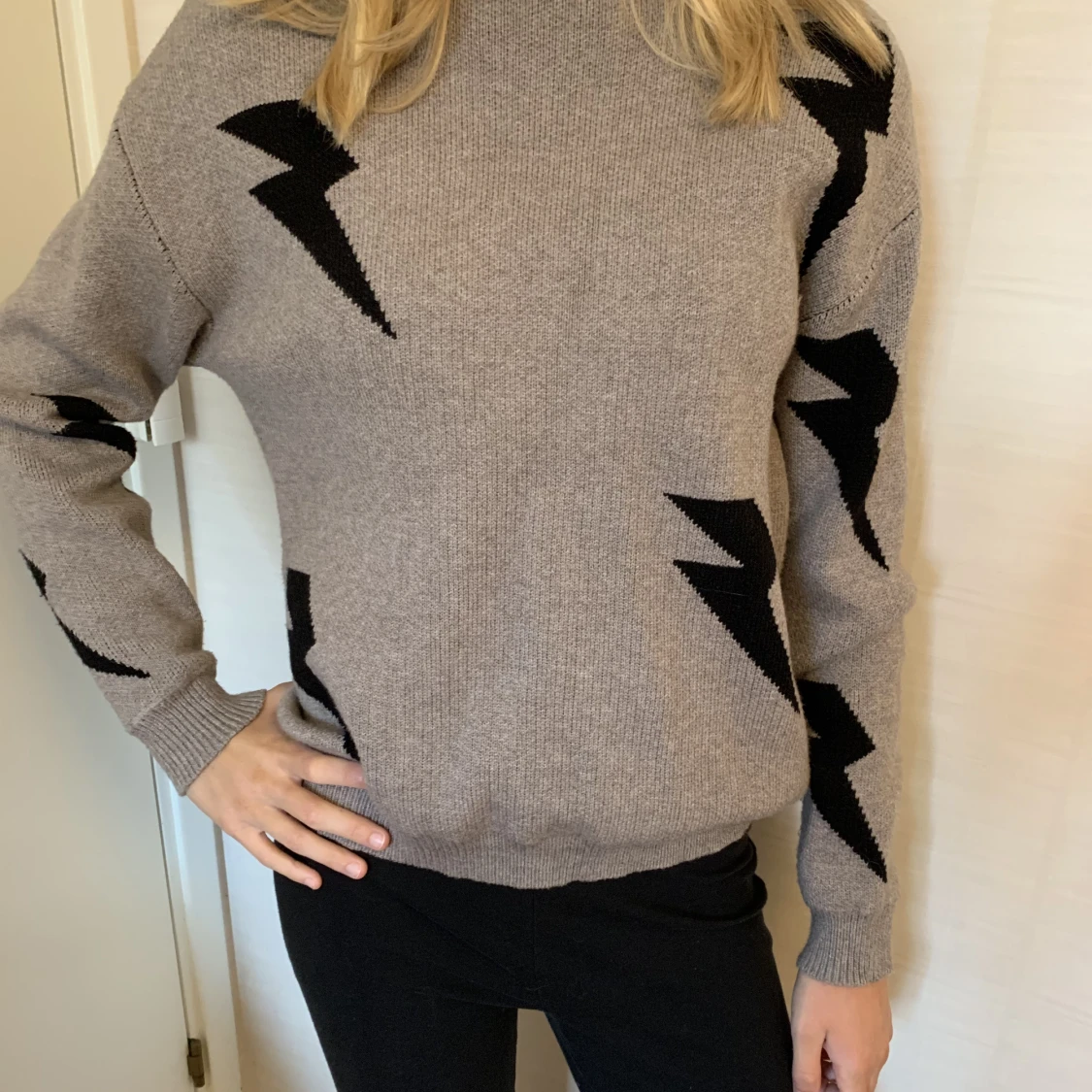 Populär stickad tröja⚡️