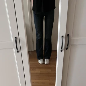 levis bootcut jeans 525 04 - midwaist bootcut jeans från levis som inte kommer till användning 💕 pris kan diskuteras. (ompublicering)