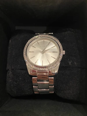 Klocka - Klocka från Glitter endast testad.  Nypris 500kr