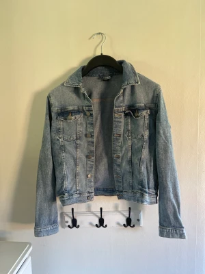 Denim jacka - Denim jacka i fint skick 