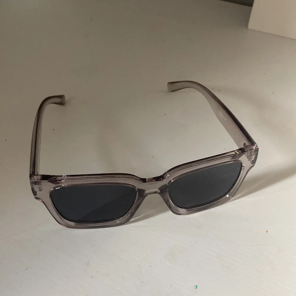 Snygga solglasögon från ur&pen, bra skick💘 typ Intressekoll . Accessoarer.