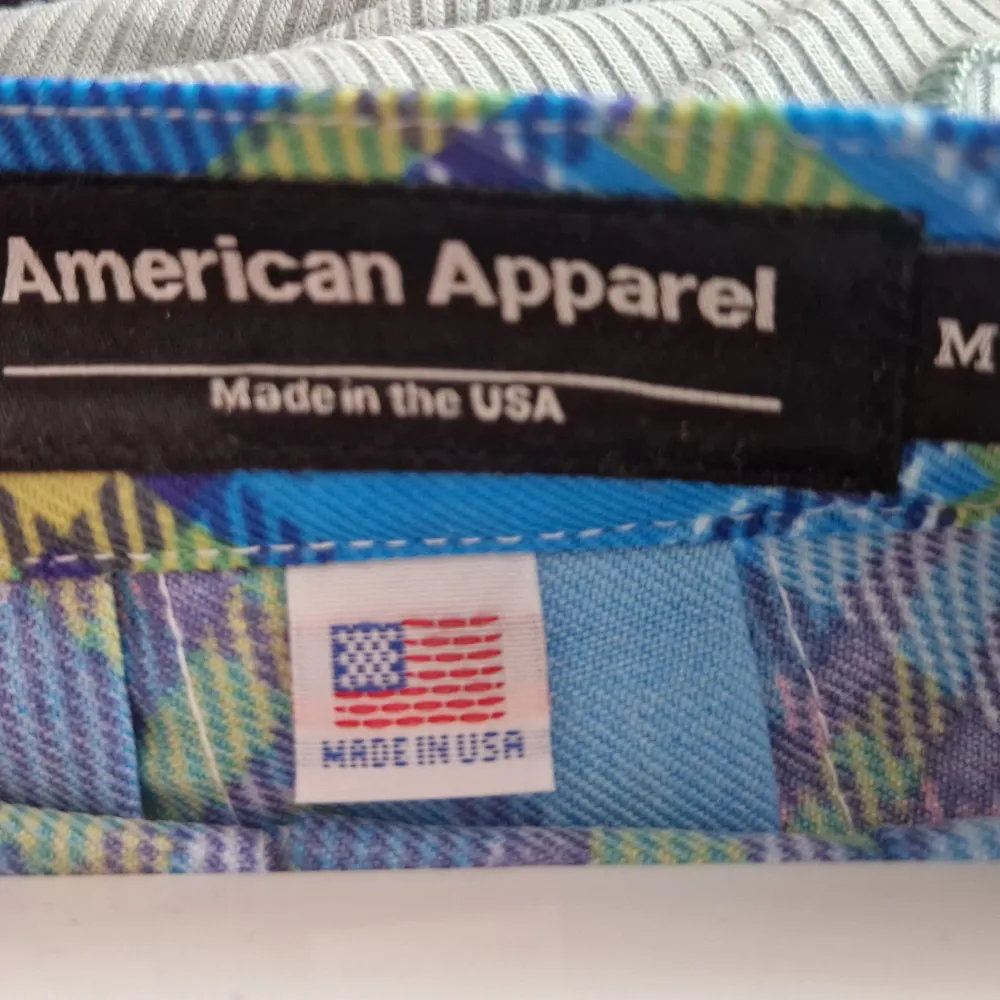 Säljer denna superfina kjol från American Apparel i storlek Medium då den är lite liten för mig, helt oanvänd. Kan hämtas I Gråbo, mötas upp I Lerum, Partille, Göteborg efter överenskommelse eller frakt. Kjolar.