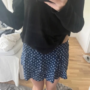 Kjol  - Superfin kjol som tyvärr har blivit för liten för mig! 