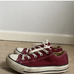Converse låga - Använda men i bra skick. Storlek 36.5. 