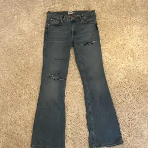 Säljer mina lager 157 low boot jeans då de är förstora!💖Använda Max två gånger, passar mig som är 173💘För mer bilder, kom privat.