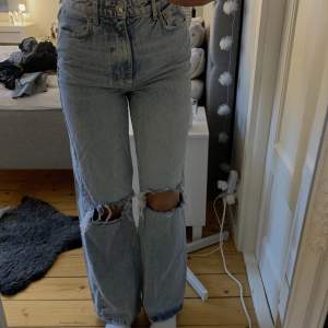 Säljer dessa väldigt fina jeans från Gina tricot. Fint skick.