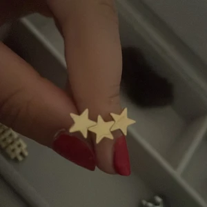 Edblad örhängen - Säljer dessa stjärn örhängen från Edblad! Säljer pga att jag aldrig använt de❤️