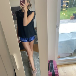 Svart sthlmstil tröja - ⚠️TRYCK EJ PÅ KÖP NU⚠️ Kontakta vid mer information❤️