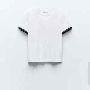 En superfin T-shirt från zara som aldrig är använd, säljer pågrund av att den inte passar mig. Skriv för fler bilder och köparen står för frakt💕✨