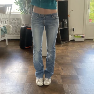 As snygga jeans  - Säljer dessa snygga trendiga jeans ifrån Fornarina. Säljer bara vid ett bra pris.💗