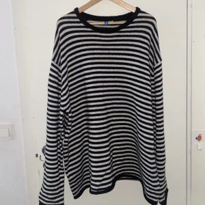 Sweater - 9/10 used for photoshoot still in good quality. Great for oversized fits