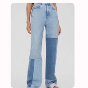 Jeans från pull&bear i patchwork. I nytt skick. Köparen står för frakten. Första bilden är lånad.