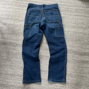 Carhartt vintage jeans  - Fint vintage skick! Carhartt märket har lossnat bak syns på första bilden! Size 31/30