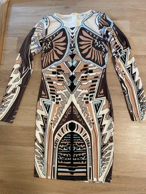 Klänning - Kort klänning Använd 1 gång