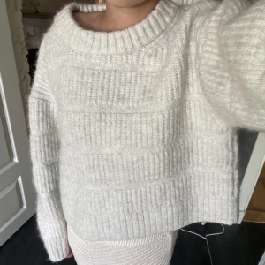 Stickad tröja - Så mysig stickad tröja i finaste färgen! 💕💕💕💕 tar endast betalt via Swish!!!