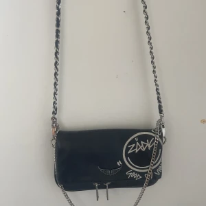 zadig väska - bra skick lite sliten där bak men inget som syns. Jätte snygg o gör outfits 10/10