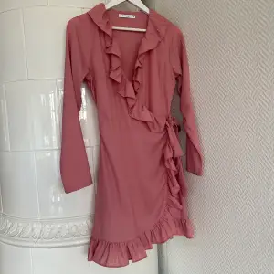 Rosa klänning från NA-KD, aldrig använd 🌸 Storlek S 