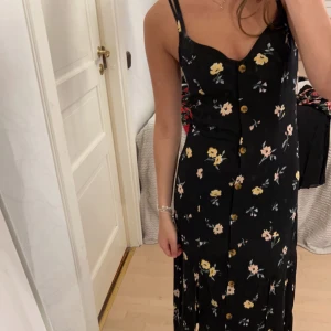 Sommar klänning  - En perfekt sommar klänning, lappen finns kvar.