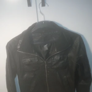 Jacka - Typ skinn jacka ish ,Men i fint skick iaf ☺️ 