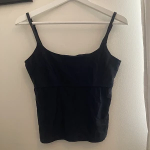 Svart linne  - Svart linne. Skriv privat om du är intresserad 💘 frakt tillkommer💘