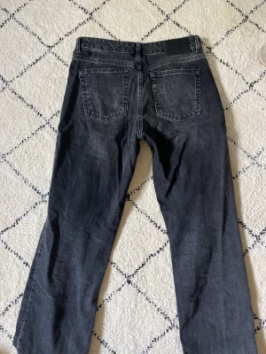 Zara midwaist straight  - Svarta jeans från zara😍