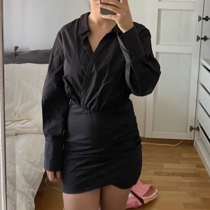 Klänning - Fin klänning till middagar eller utgång 💞 använd 1 gång. 